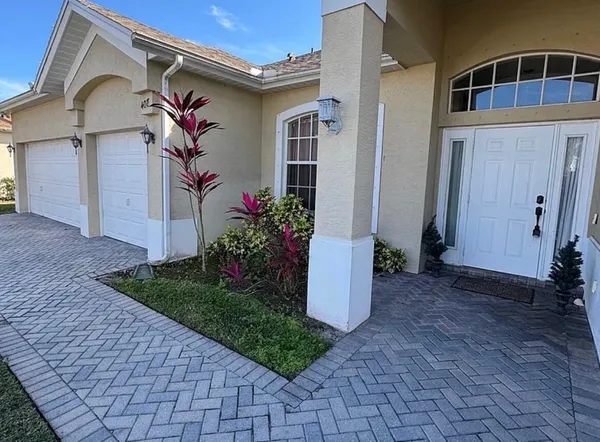 $2,800 | 408 North Key Lime Square Southwest, Vero Beach, FL 32968