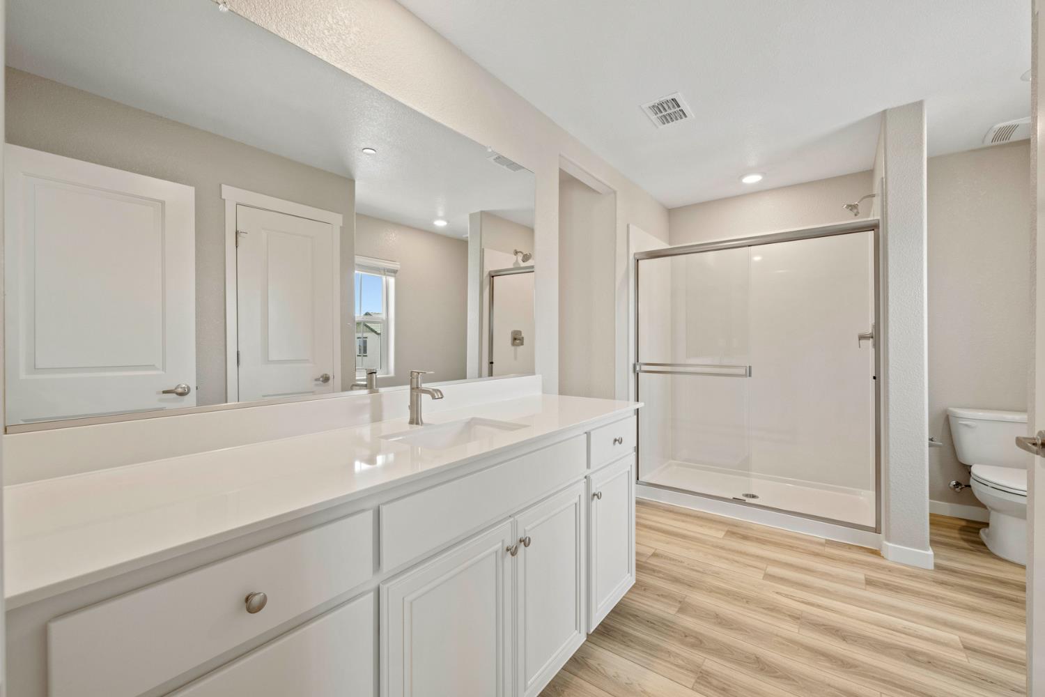 2979 Bowery Lane Lincoln, CA 95648 - Photo 14 of 19 a spacious bathroom with a shower sink and mirror