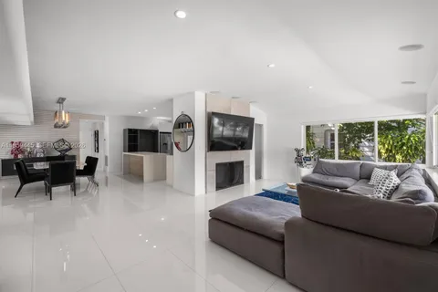 $2,199,000 | 1040 Northeast 86th Street, Miami, FL 33138