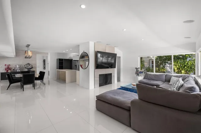 $2,399,000 | 1040 Northeast 86th Street, Miami, FL 33138