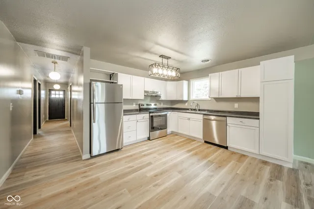 $198,000 | 1601 E Avenue, New Castle, IN 47362