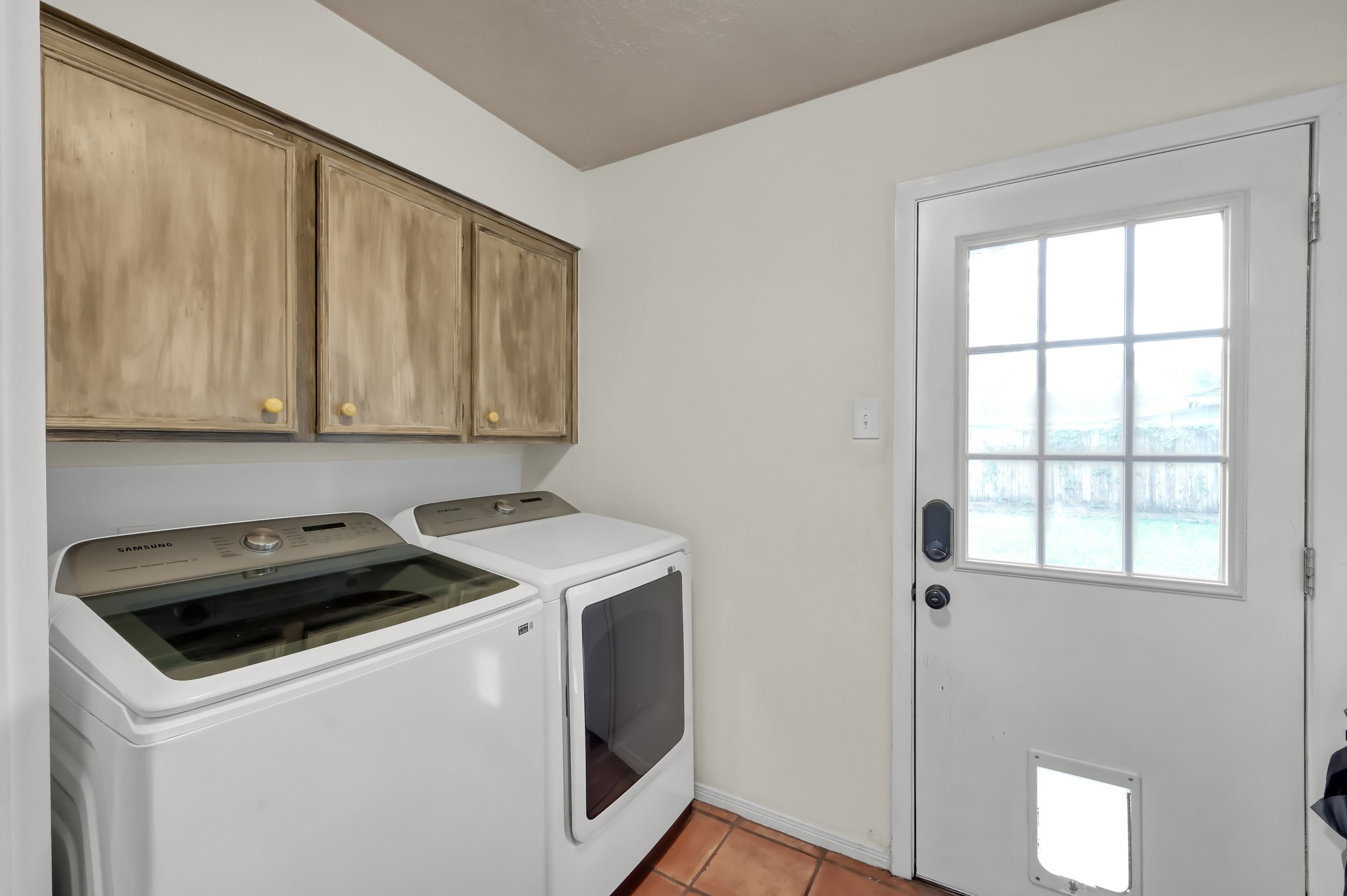 25610 Walnut Grove Circle Spring, TX 77380 - Photo 15 of 29 a utility room with dryer and washer