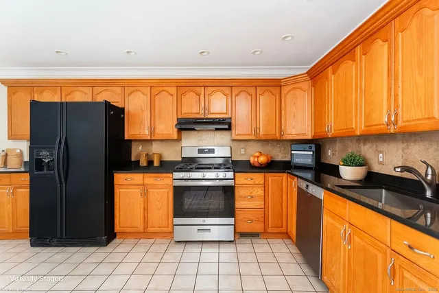 $565,000 | 13 Lawson Lane, Unit 13, Ridgefield, CT 06877