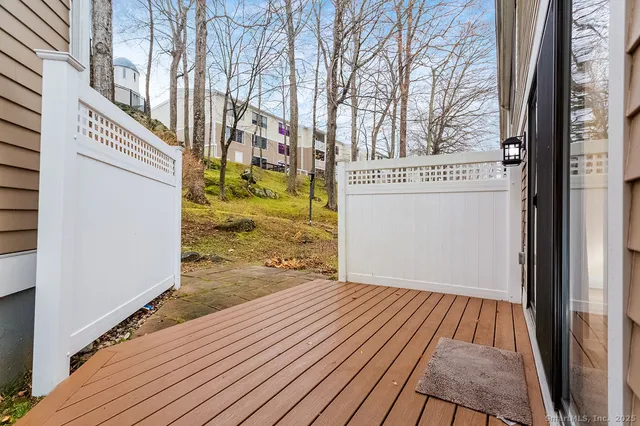 $565,000 | 13 Lawson Lane, Unit 13, Ridgefield, CT 06877