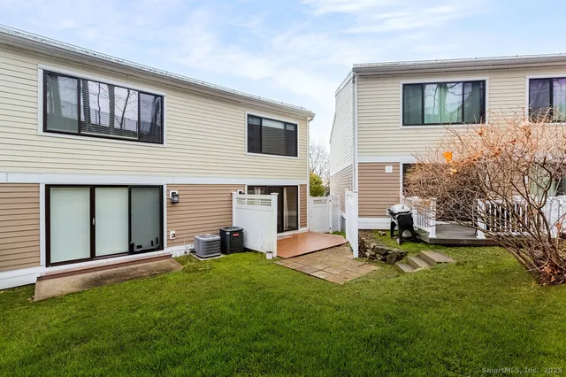 $565,000 | 13 Lawson Lane, Unit 13, Ridgefield, CT 06877