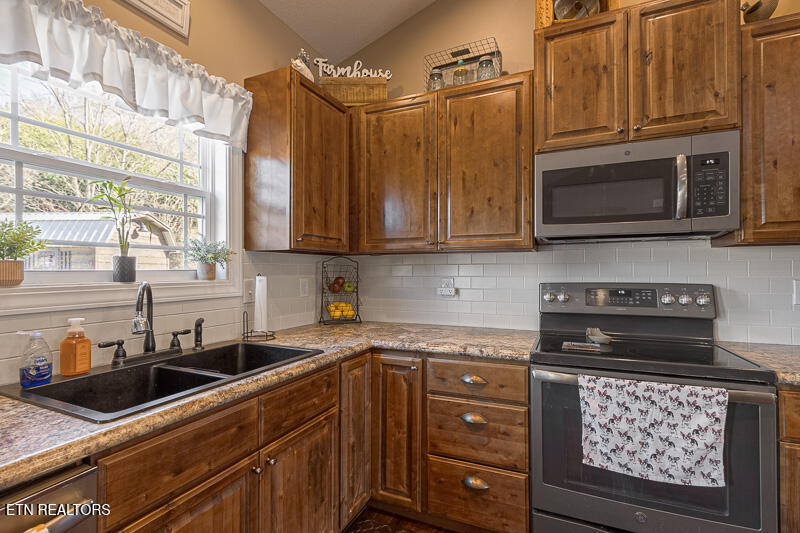 155 Flagstone Way Clinton, TN 37716 - Photo 10 of 28 010--SMALL