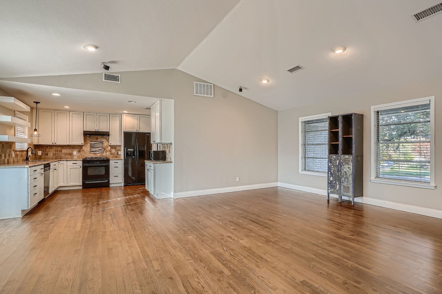 210 College Street Round Rock, TX 78664 - Photo 11 of 26