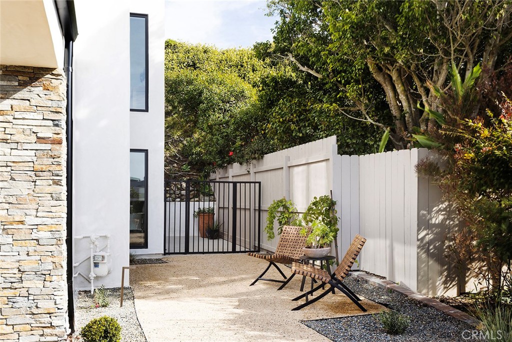 630 Loretta Drive Laguna Beach, CA 92651 - Photo 3 of 75