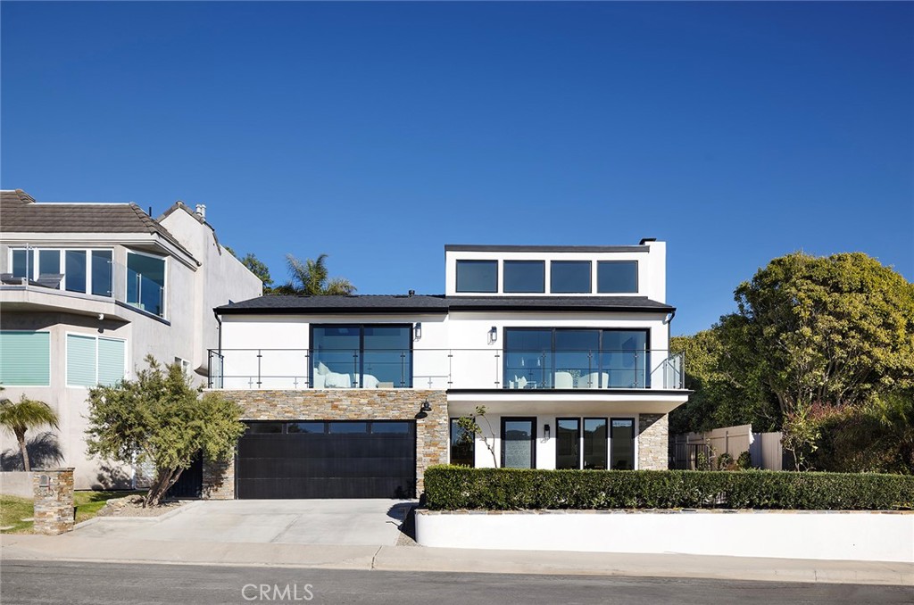 630 Loretta Drive Laguna Beach, CA 92651 - Photo 74 of 75 a front view of a building with a garden