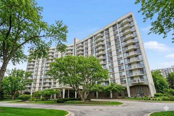 $135,000 | 20 North Tower Road, Unit 4C, Oak Brook, IL 60523