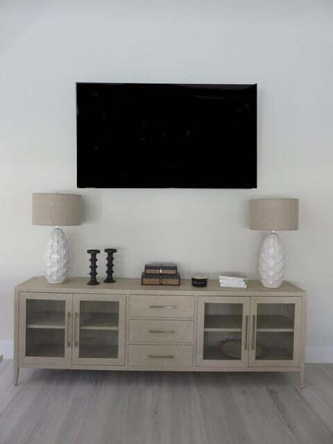 306 Leeward Drive Jupiter, FL 33477 - Photo 11 of 30 Tv in Living room