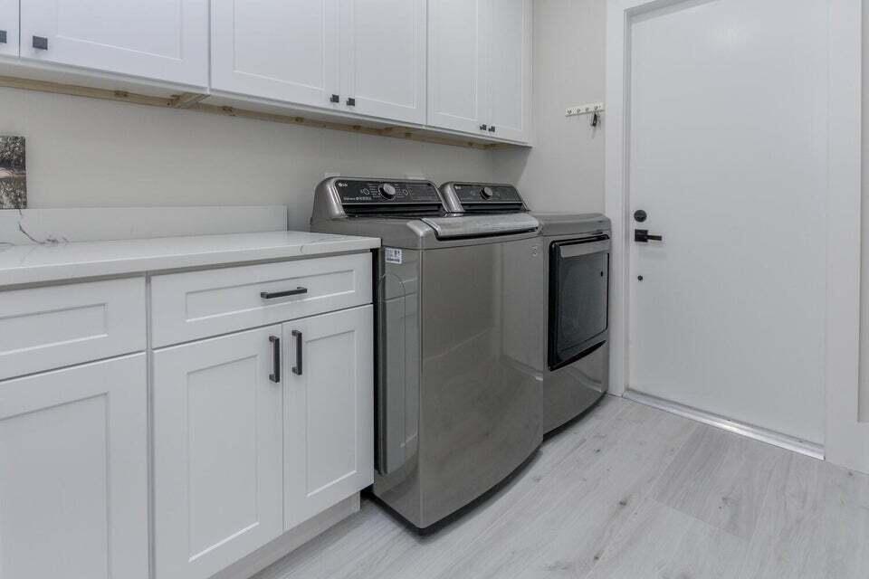 306 Leeward Drive Jupiter, FL 33477 - Photo 19 of 30 Laundry room