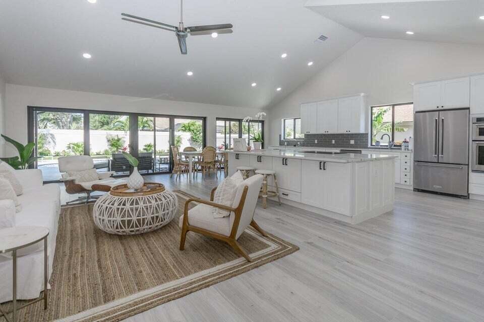 306 Leeward Drive Jupiter, FL 33477 - Photo 7 of 30 Living area w kitchen