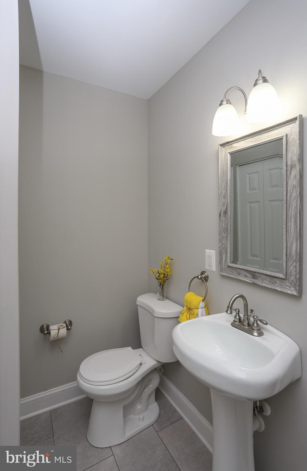 605 Coleraine Road Baltimore, MD 21229 - Photo 16 of 29 Full main floor bathroom