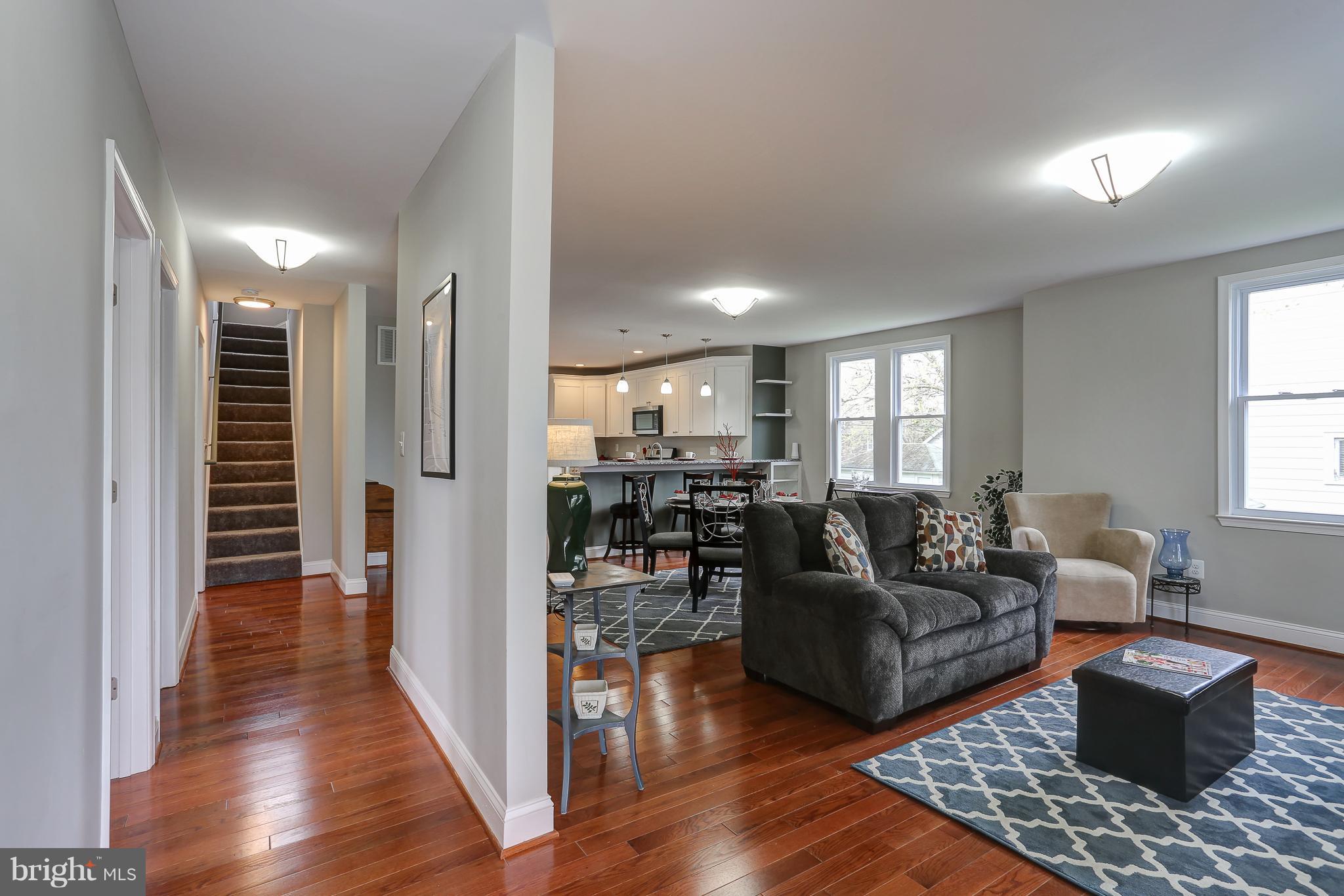 605 Coleraine Road Baltimore, MD 21229 - Photo 3 of 29 Inviting modern finishes