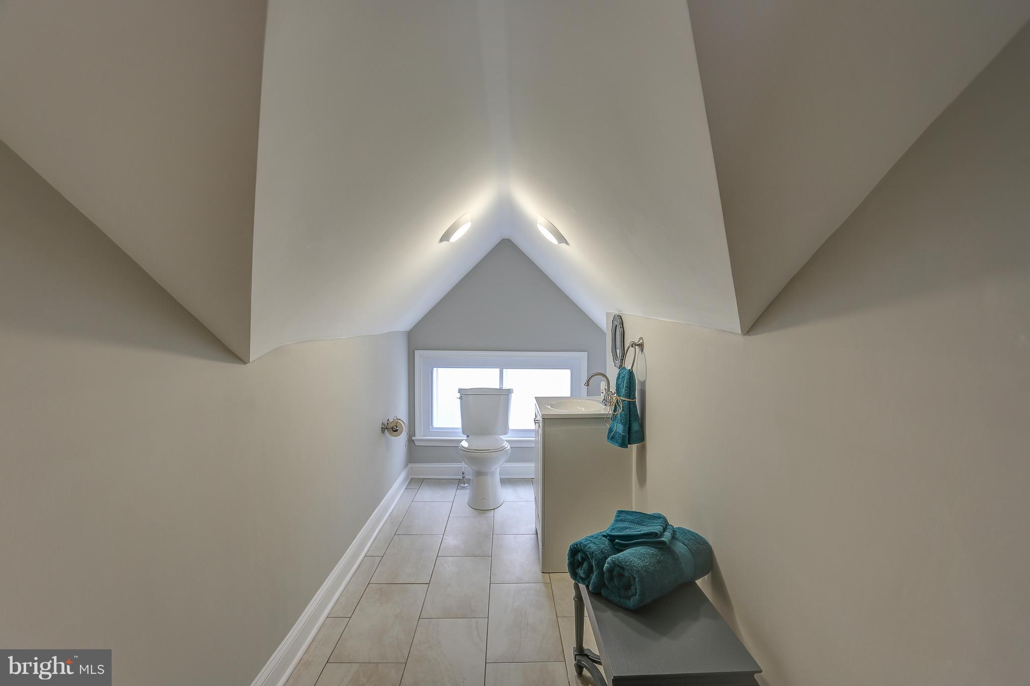 605 Coleraine Road Baltimore, MD 21229 - Photo 21 of 29 2nd floor half bathroom