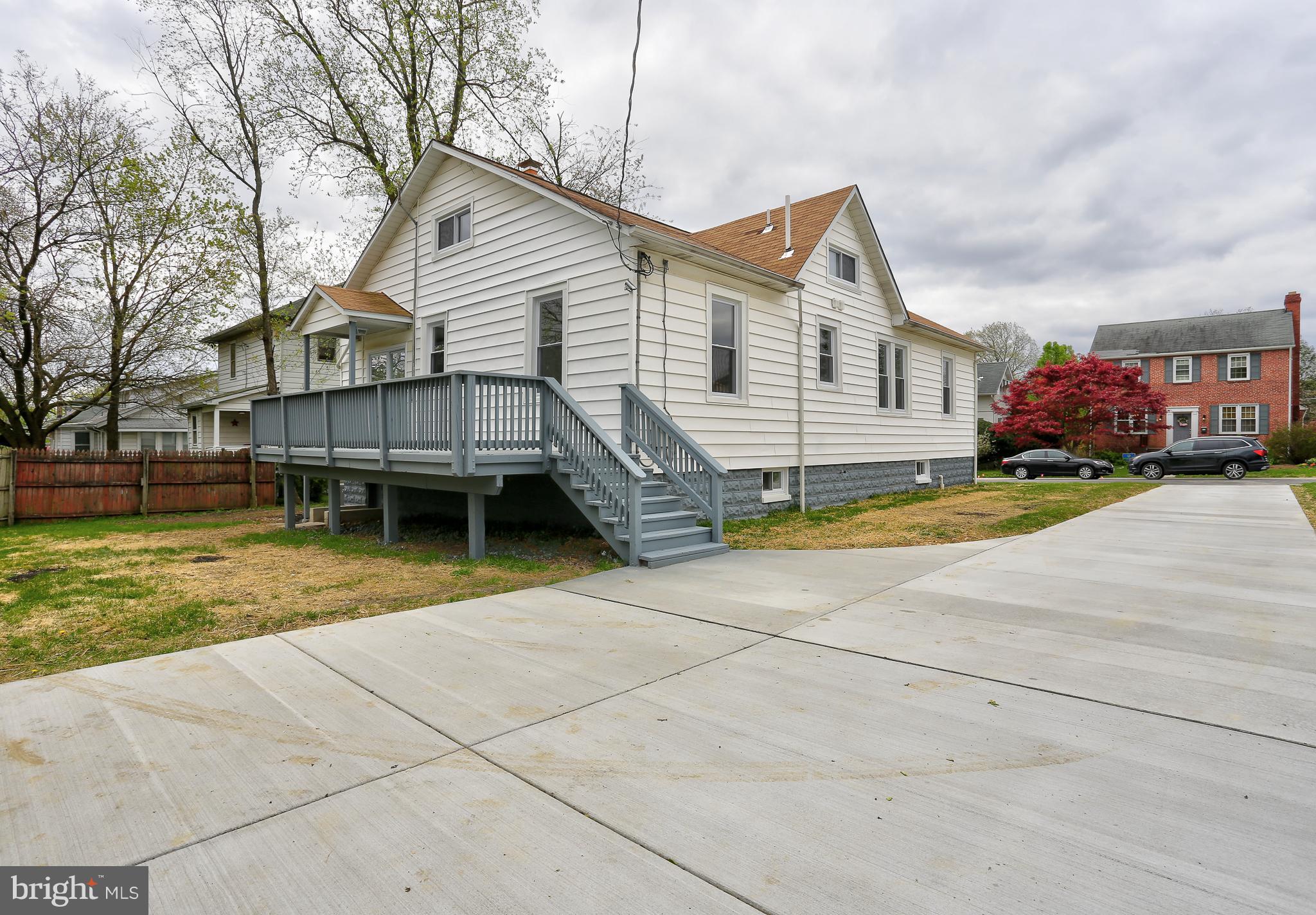 605 Coleraine Road Baltimore, MD 21229 - Photo 24 of 29 A long deck to the backyard