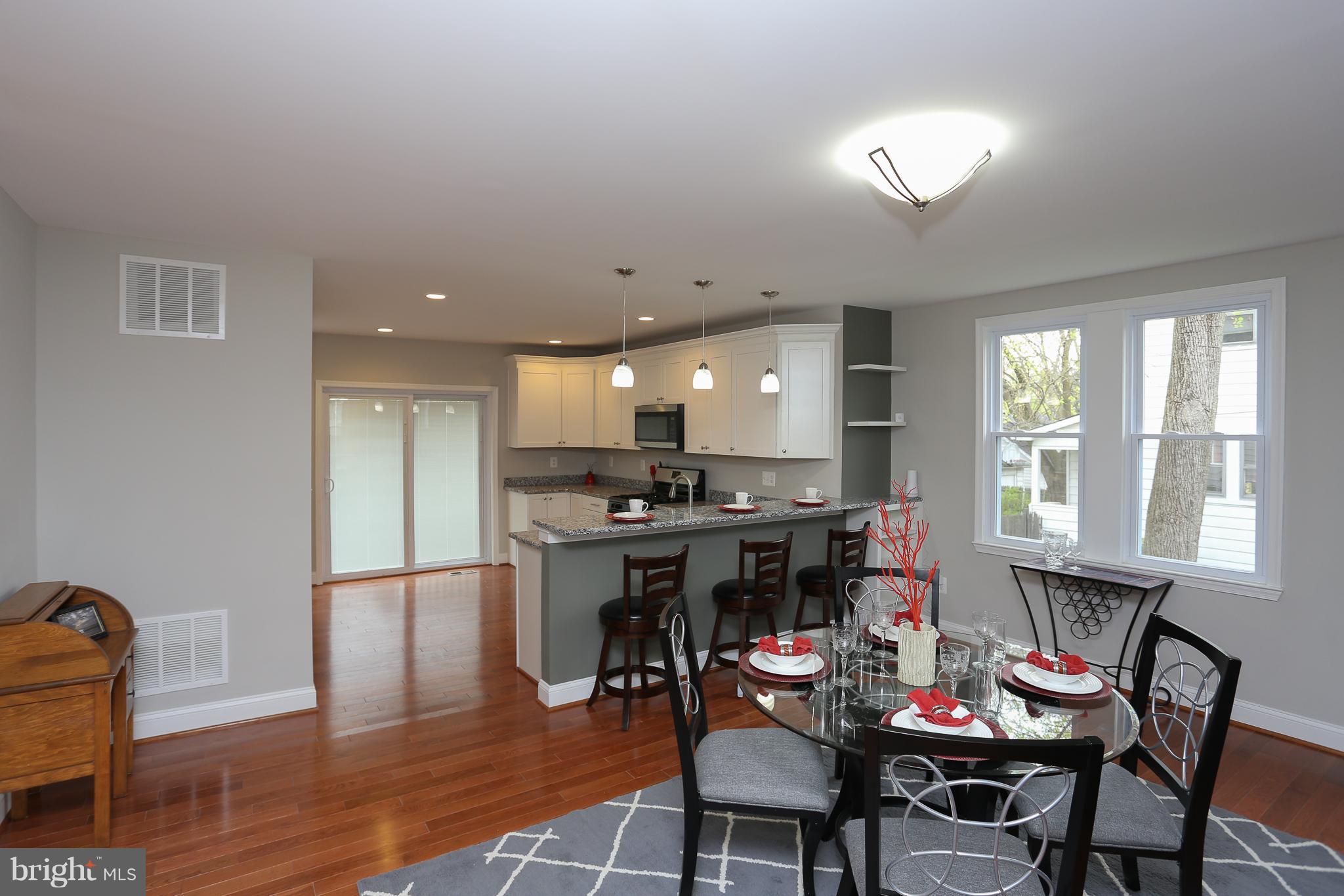 605 Coleraine Road Baltimore, MD 21229 - Photo 4 of 29 Eat at the dinner table or sit at the counter