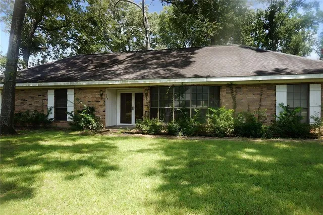 $129,900 | 113 Oak Knoll Drive, Ville Platte, LA 70586
