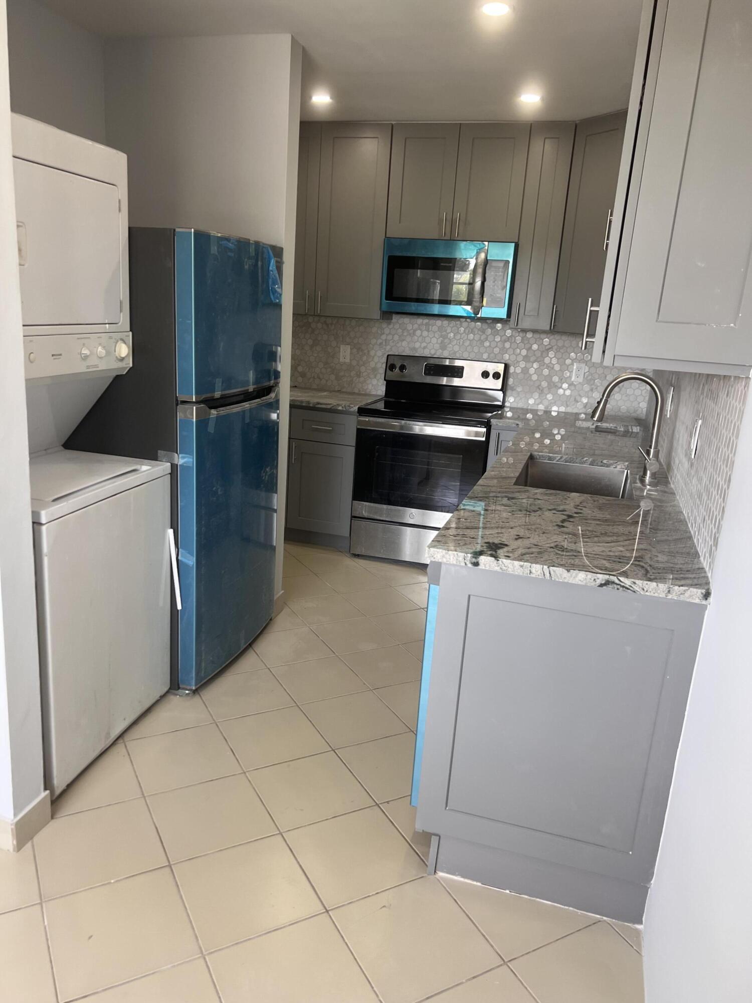 1051 Orange Terrace, Unit 203 Delray Beach, FL 33445 - Photo 5 of 17 IMG_8600