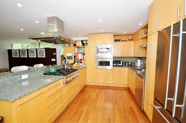 24 Swan Lane Lexington, MA 02421 - Photo 4 of 15 Gallery Image 4