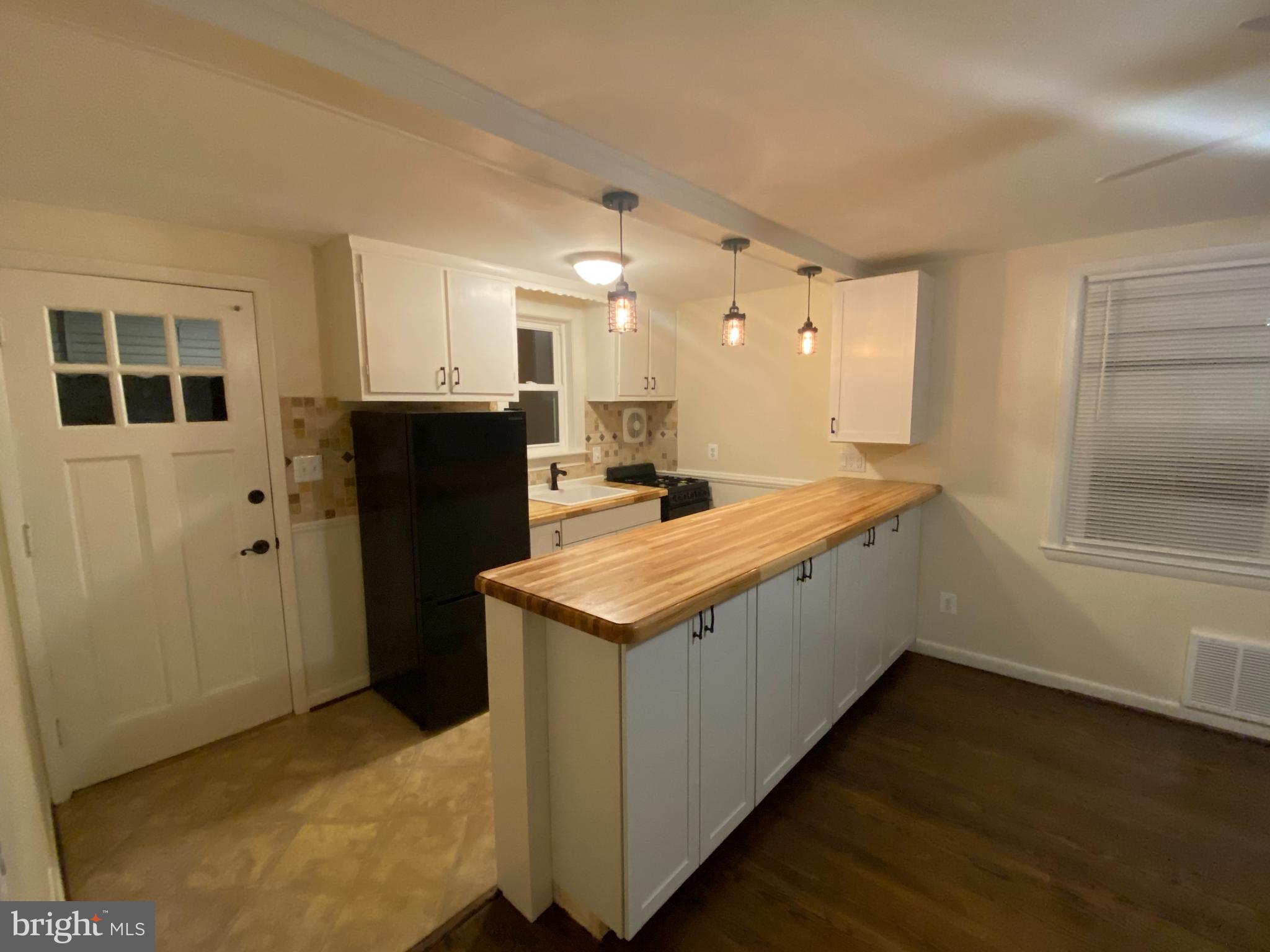6650 Montgomery Road Elkridge, MD 21075 - Photo 15 of 32 Kitchen