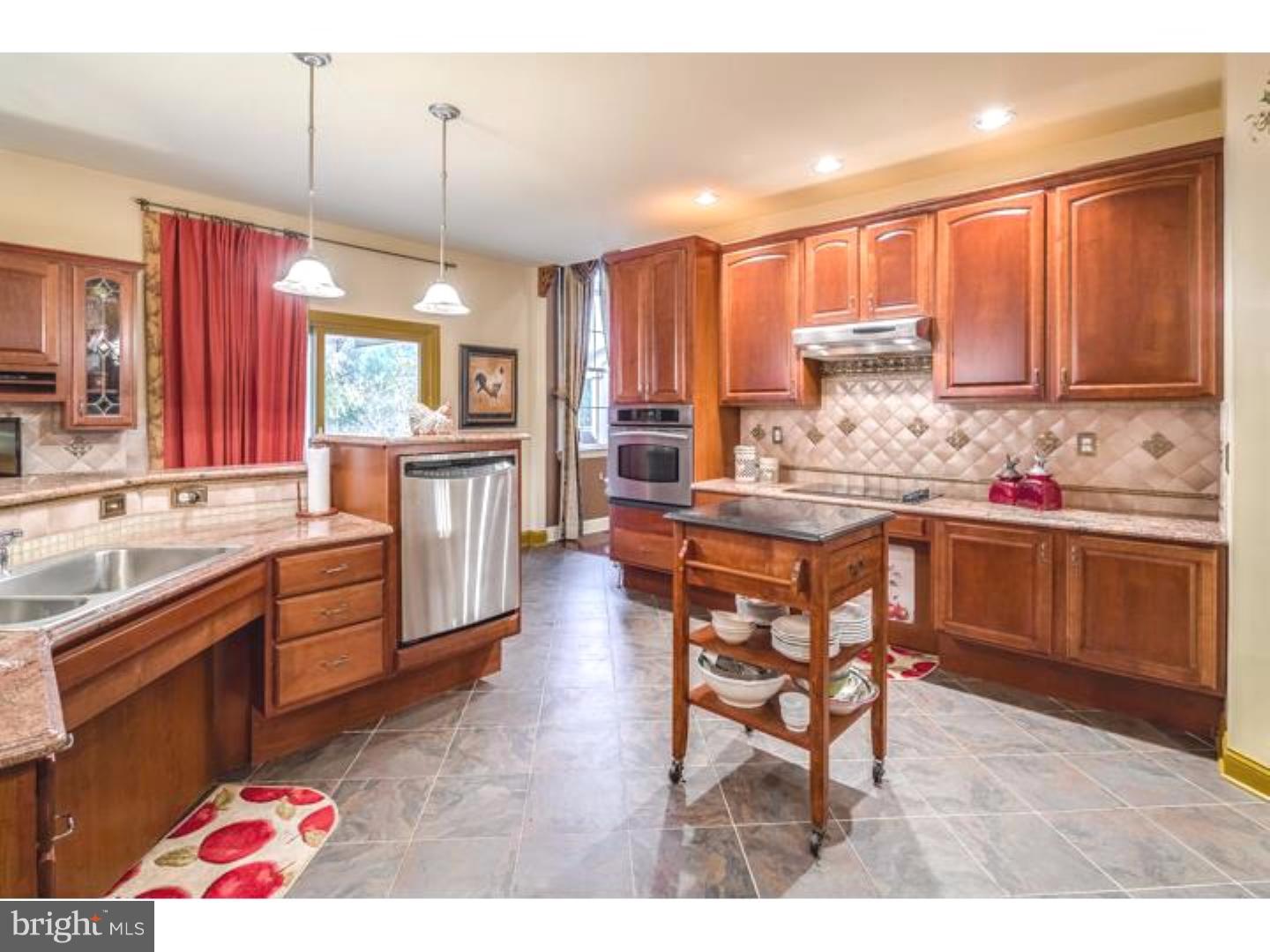 995 Creamery Road Upper Makefield, PA 18940 - Photo 11 of 24 Kitchen