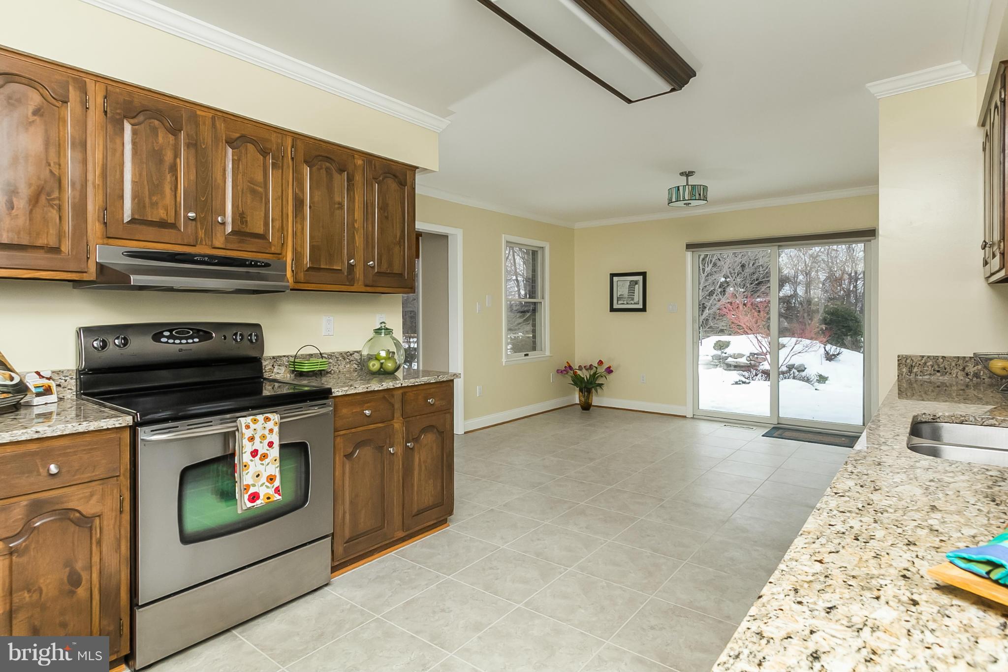 8045 Murphy Road Fulton, MD 20759 - Photo 17 of 30 Kitchen and Breakfast Room