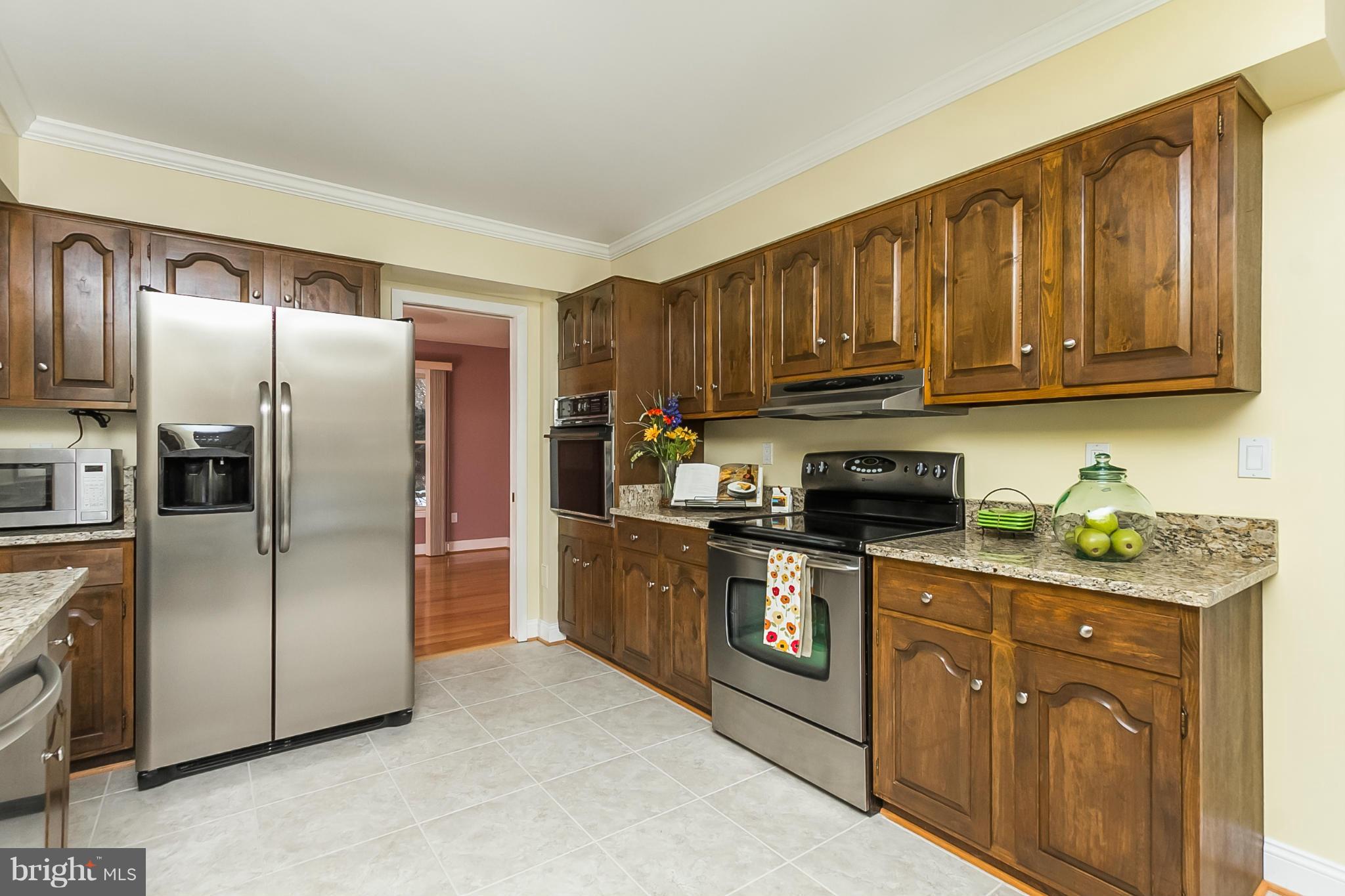 8045 Murphy Road Fulton, MD 20759 - Photo 7 of 30 Large Updated Kitchen
