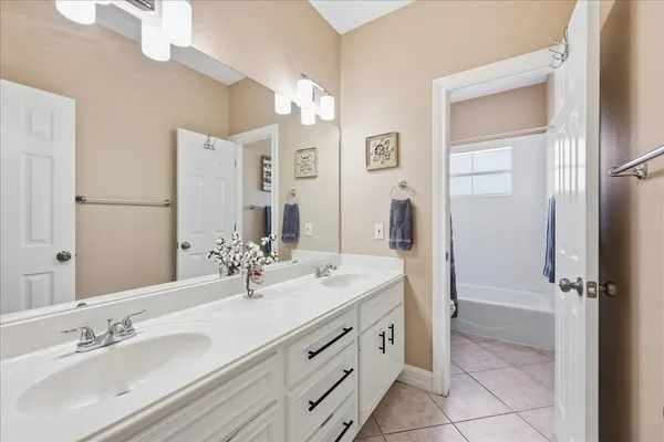 a view of utility room with washer and dryer