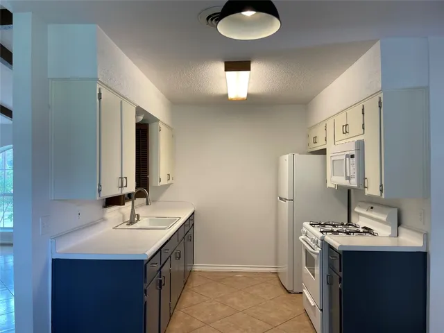 $1,900 | 5506 Gloucester Lane, Austin, TX 78723