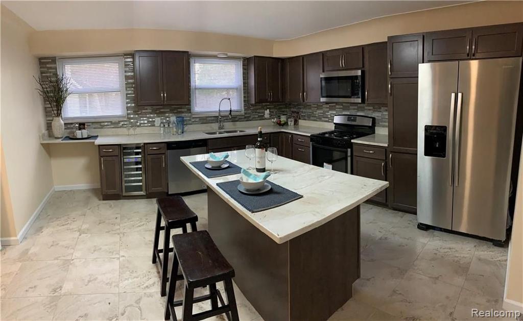 1881 June Avenue Rochester Hills, MI 48309 - Photo 5 of 26