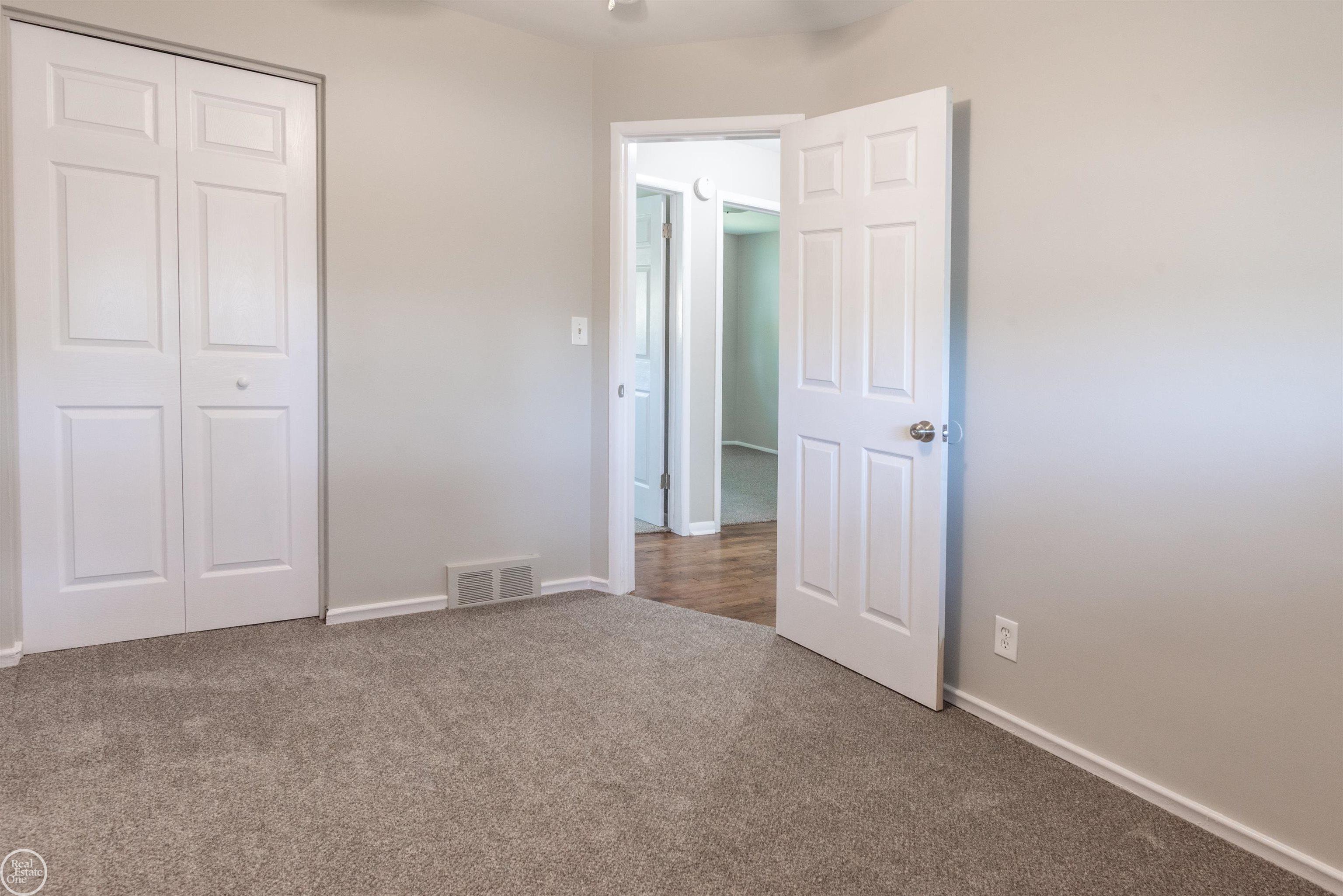 4444 Martin Road Warren, MI 48092 - Photo 16 of 27 50179410-b33732a9-6c69-4e7f-ac71-a2cae269b568.JPG