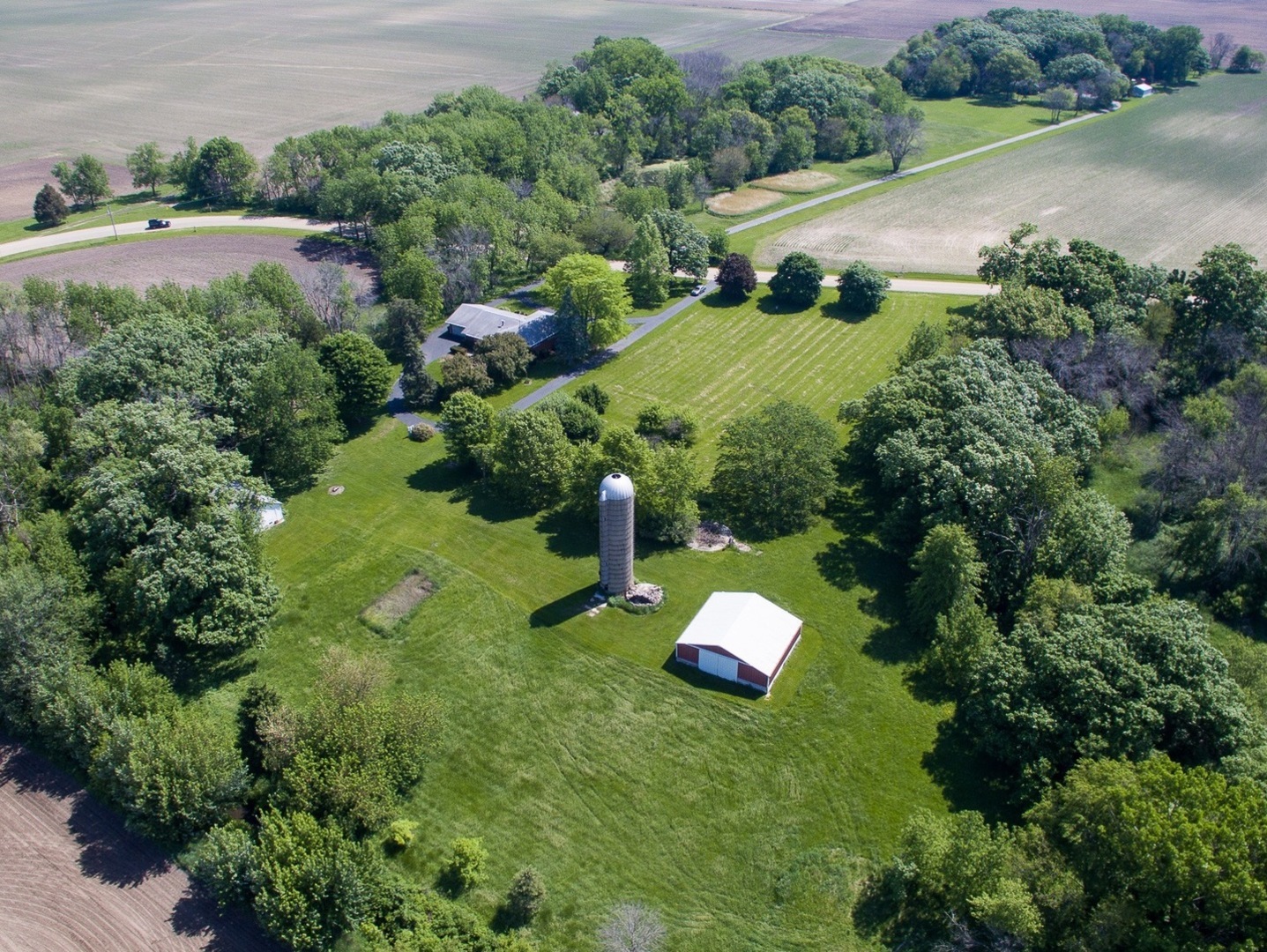 1671 Sterling Road Amboy, IL 61310 - Photo 4 of 42