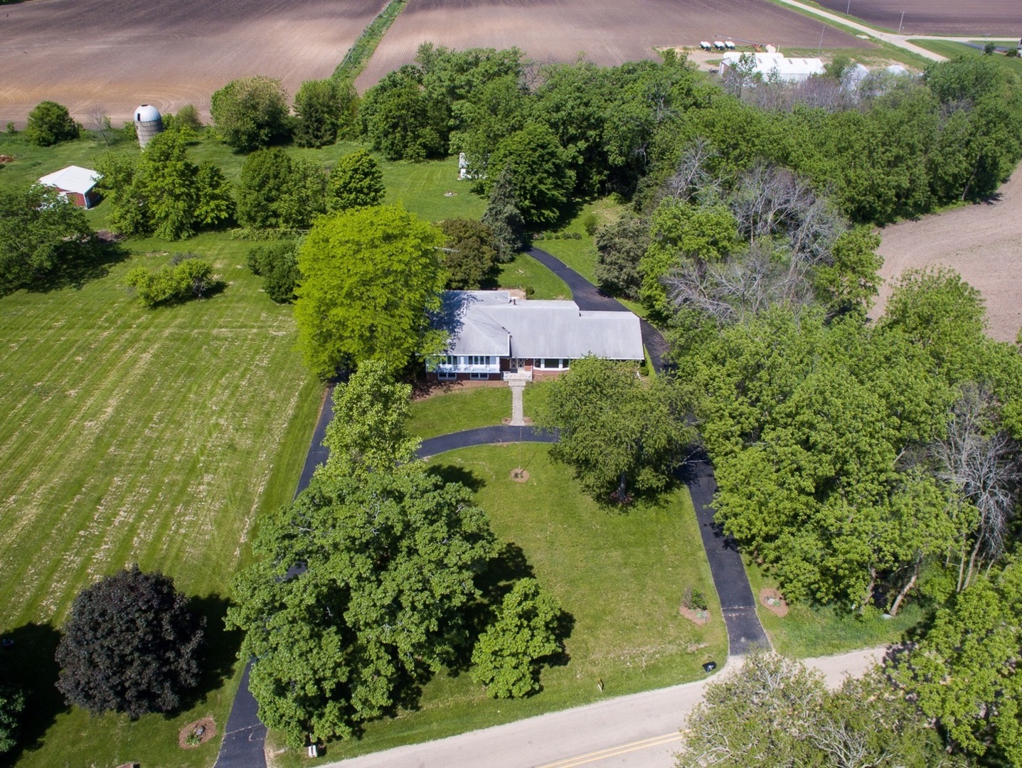 1671 Sterling Road Amboy, IL 61310 - Photo 5 of 42