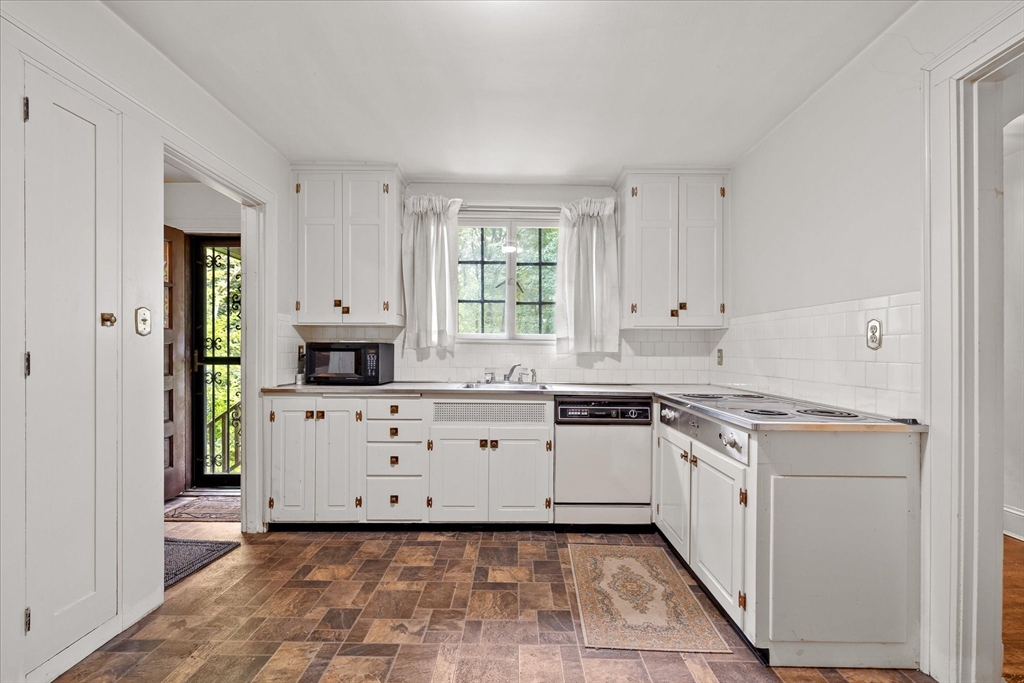 22 Audubon Road Worcester, MA 01602 - Photo 7 of 42