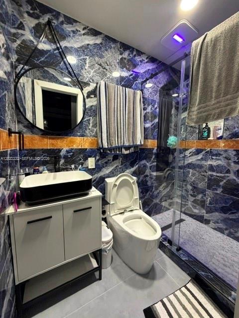 20465 Southwest 200th Street Miami, FL 33187 - Photo 28 of 36 a bathroom with a sink mirror and toilet