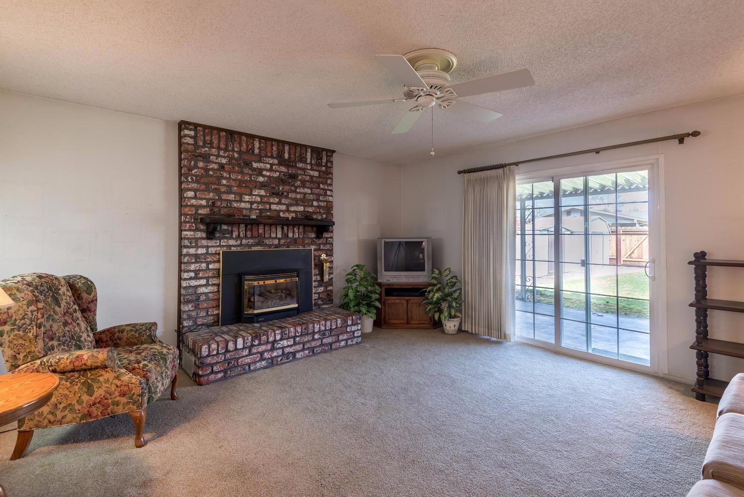 133 Maple Street Madera, CA 93637 - Photo 2 of 18 Gallery Image 2