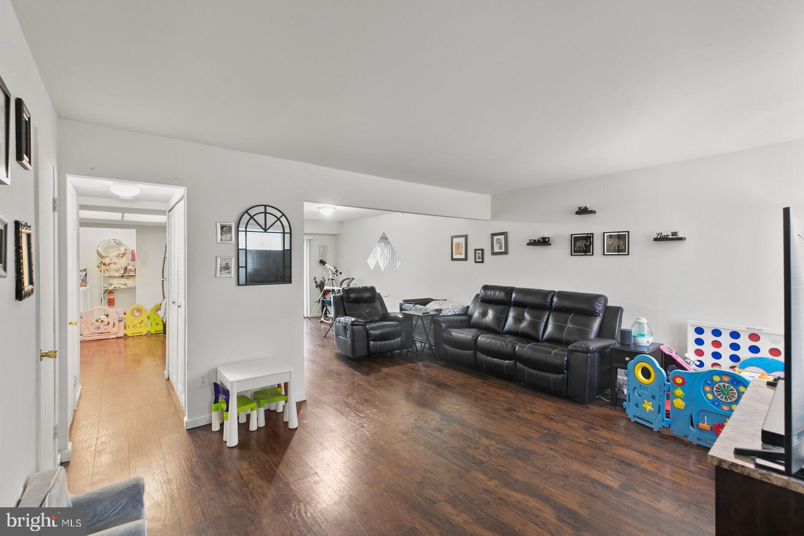 20 Roxburn Place Willingboro, NJ 08046 - Photo 4 of 19 Gallery Image 4