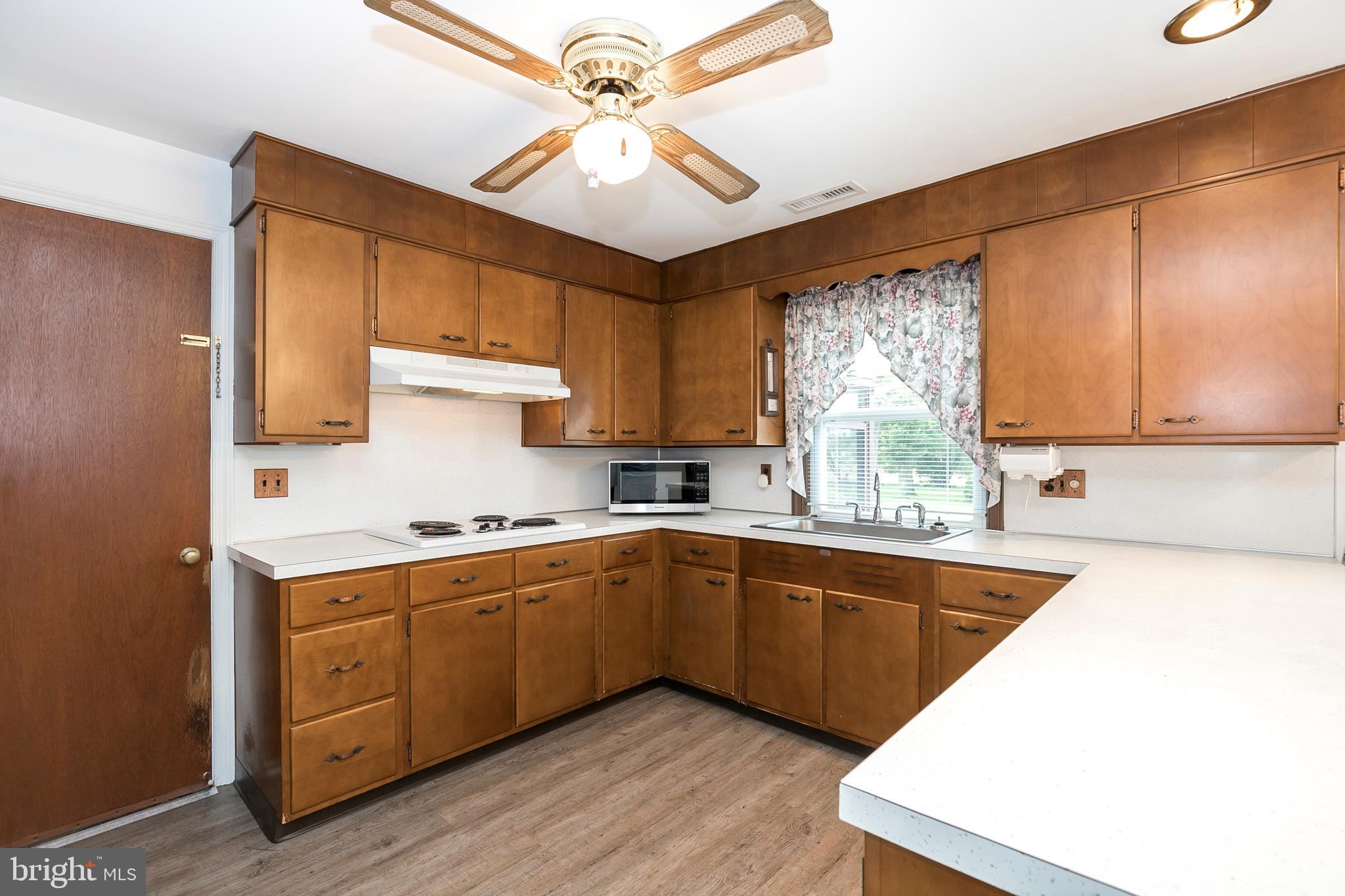 618 Morwood Road Telford, PA 18969 - Photo 4 of 19 Kitchen