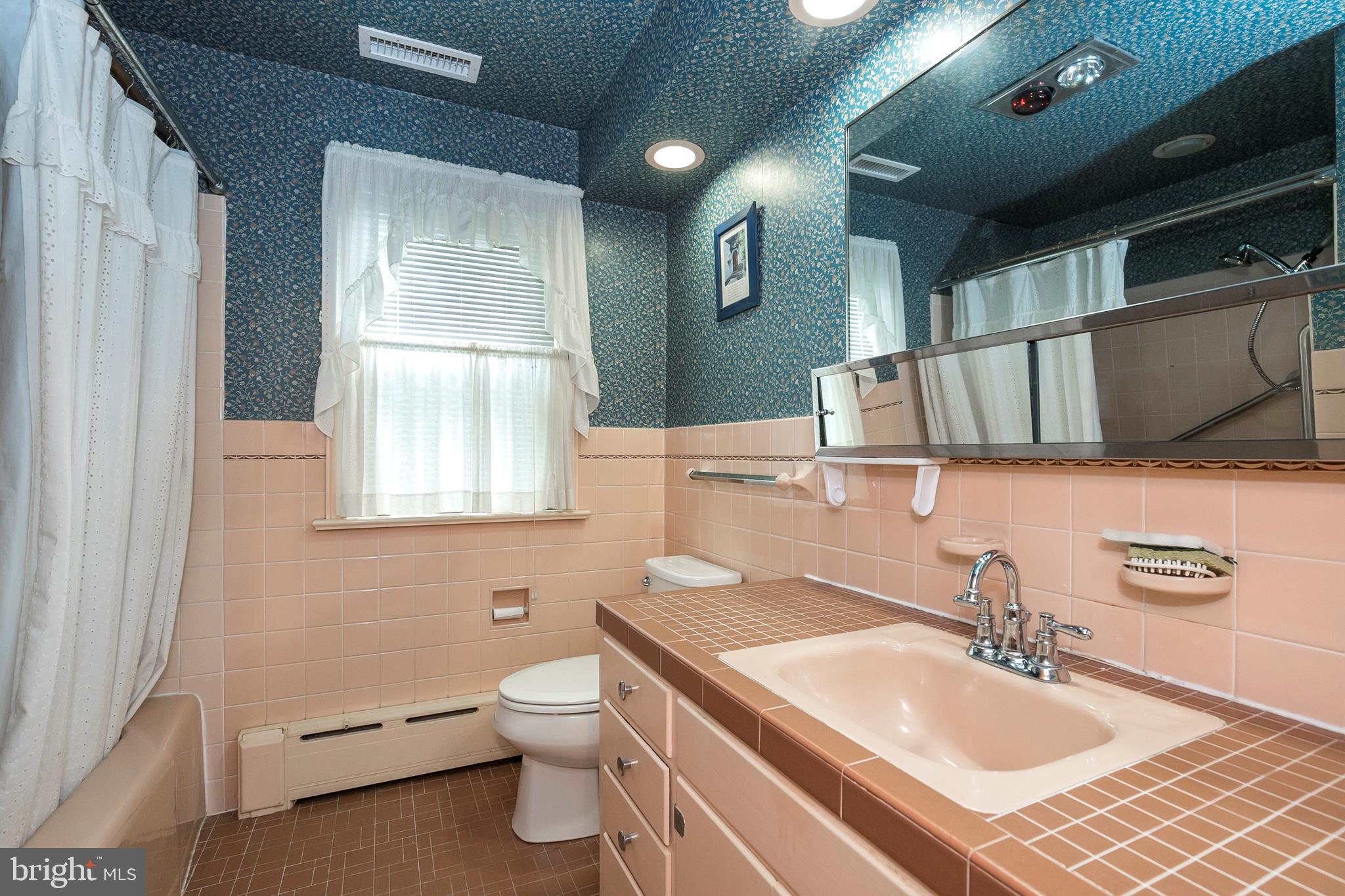 618 Morwood Road Telford, PA 18969 - Photo 6 of 19 Hall Bath