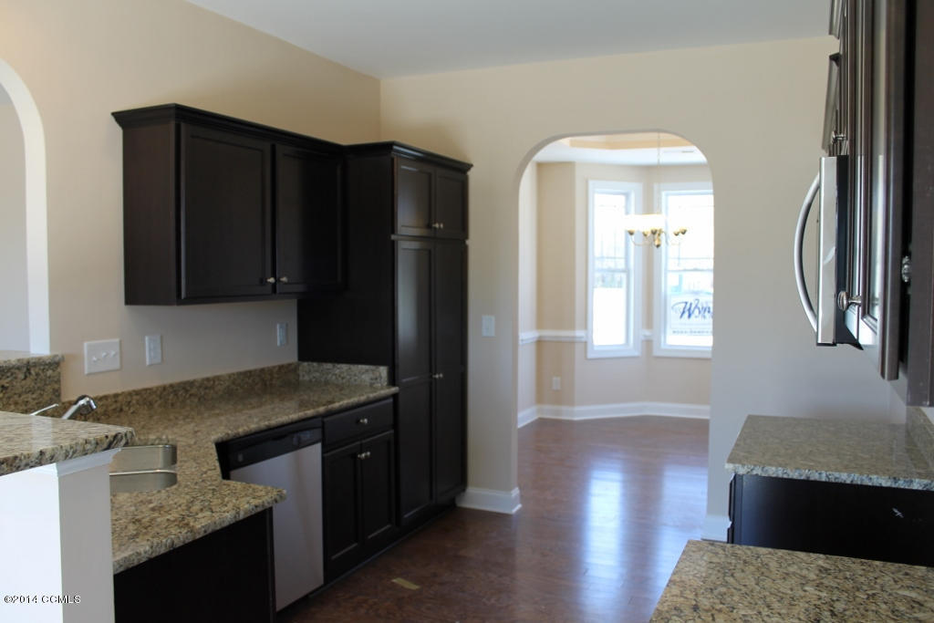 304 Catamaran Road Swansboro, NC 28584 - Photo 9 of 29 IMG_1301 (1024x683)
