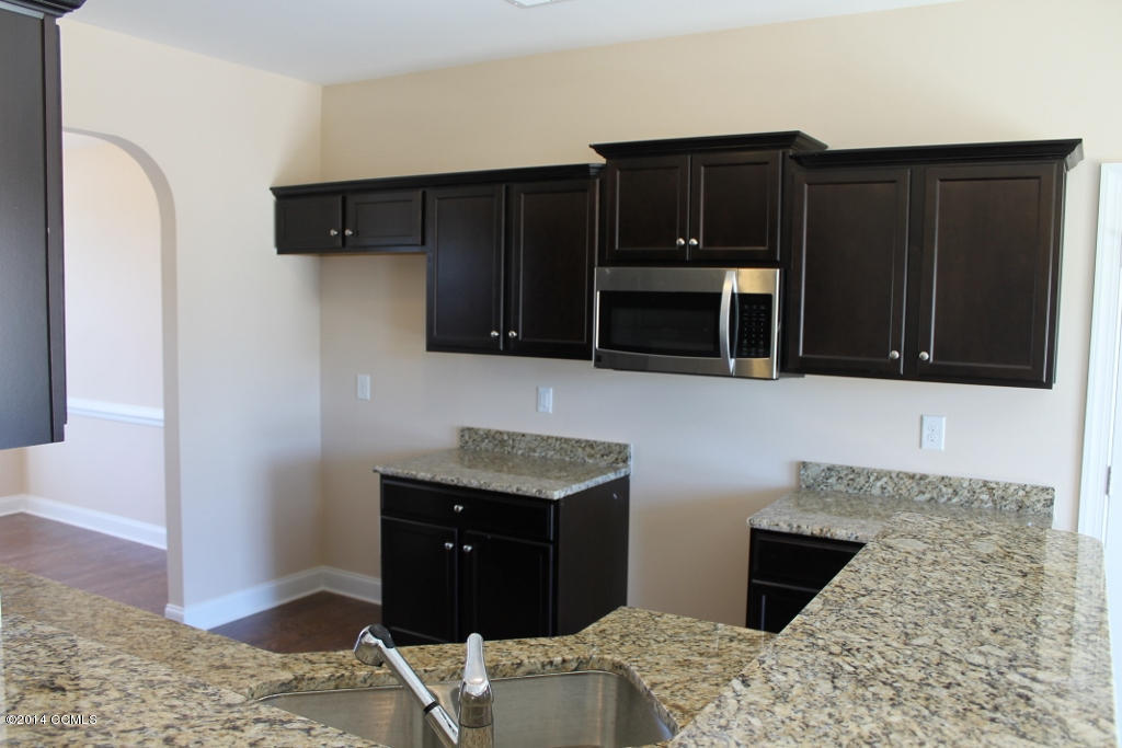 304 Catamaran Road Swansboro, NC 28584 - Photo 10 of 29 IMG_1302 (1024x683)