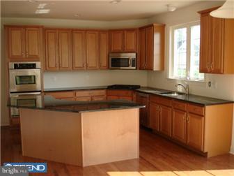 63 Curtmantle Road Mickleton, NJ 08056 - Photo 3 of 10 Kitchen