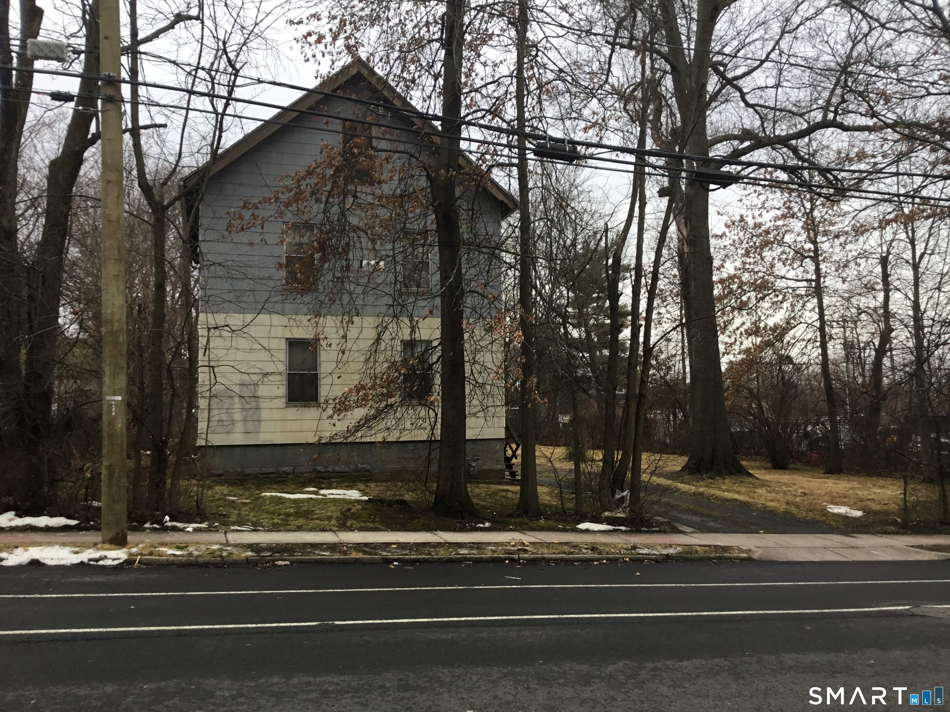 117 Hamilton Street Hartford, CT 06106 - Photo 2 of 6 a view of a house with a yard