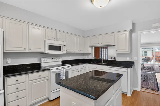 $499,900 | 39828 Village Run Drive, Northville, MI 48168