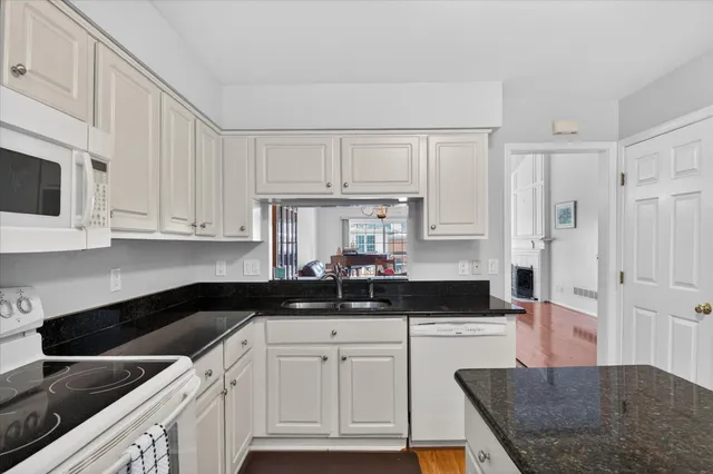 $499,900 | 39828 Village Run Drive, Northville, MI 48168