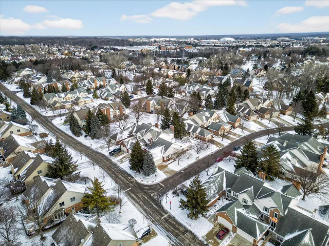 $499,900 | 39828 Village Run Drive, Northville, MI 48168