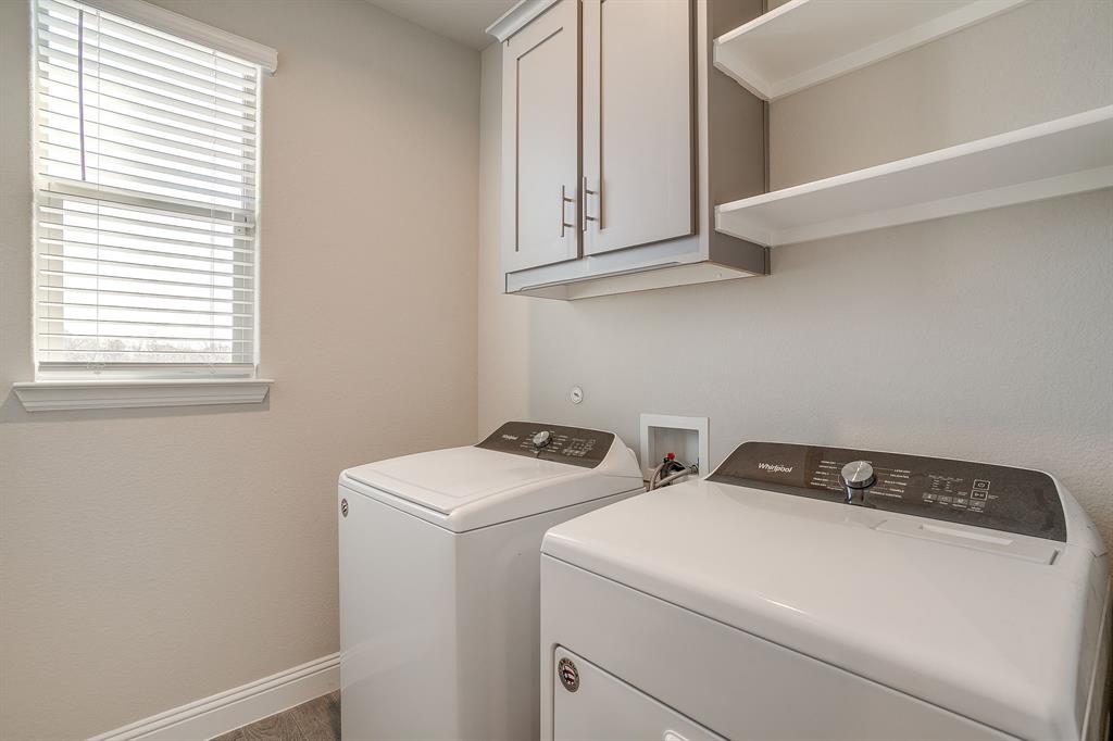 10108 Walnut Rdg Drive Grand Prairie, TX 76065 - Photo 17 of 21 a utility room with dryer and washer