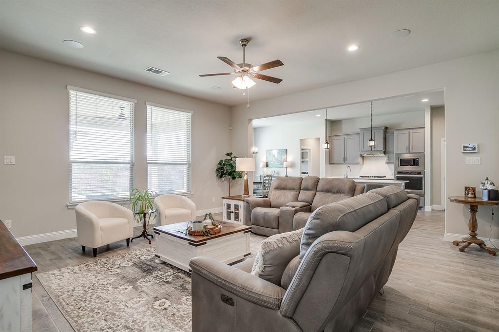 10108 Walnut Rdg Drive Grand Prairie, TX 76065 - Photo 3 of 21 a living room with furniture and a large window